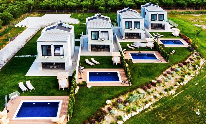 Kassandra Villa | R 1032 Deluxe 4 Bedroom Villa