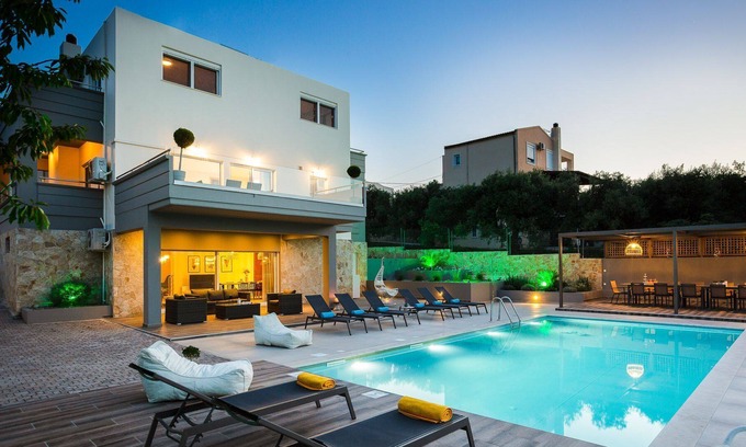 Chania Town Villa | R 1222 Sofronio’s Villa Aelia With Swimming pool, Grill area & Garden View