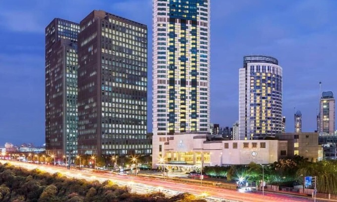 Pudong House | R 1542 Doubletree By Hilton Hotel Shanghai Pudong with Arcade(Game) Room , Garden , And Tennis Court