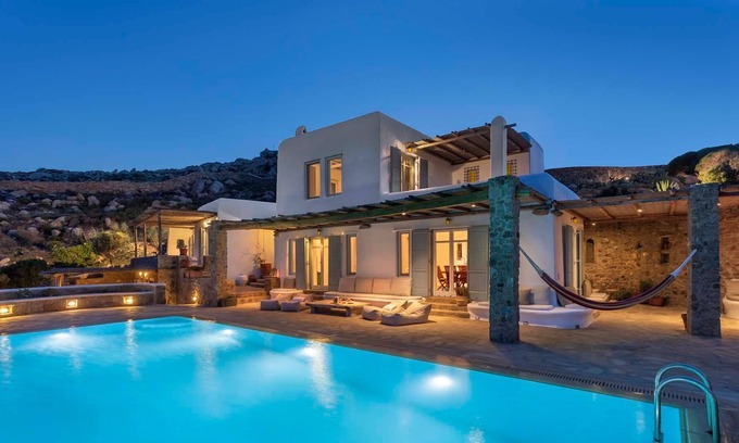 Paraga Villa | R 3164 Villa Fleurette With Baby cot.Bath towels & Flat screen TVs,