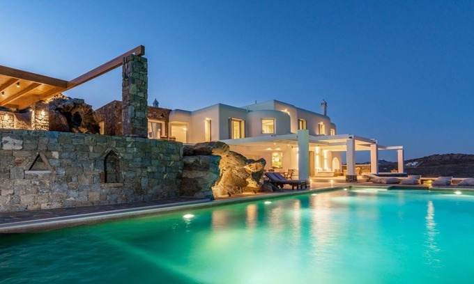Elia Villa | R 3171 Villa Floyd With Air-conditioning , Dishwasher & Bath towels.