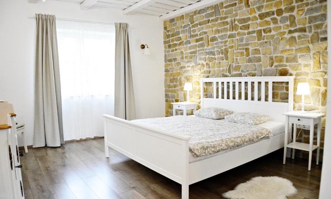 Balatonfenyves House | R Cottage Jacuzzival