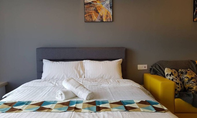 Central District Apartment | [R&F Mall] VM 32-1R [JB Sentral CIQ, City Square]