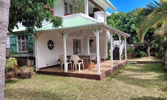Pointe Aux Sables House | R GARDEN Pointe Aux Sables