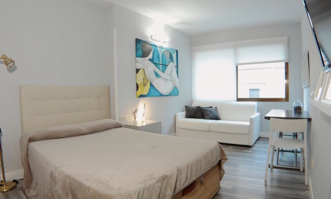 Recoletos Apartment | R4D COZY AND MODERN IN SERRANO STREET