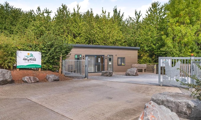 Milverton Ski Chalet | Rabbits Warren Lodge