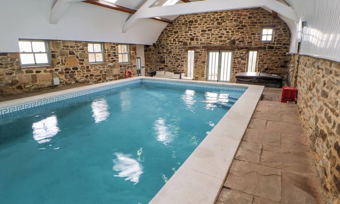 Wolsingham Cottage | RABY COTTAGE, pet friendly, with pool in Wolsingham