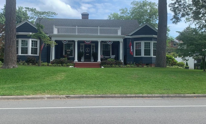Hot Springs Apartment | Racetrack Guest Quarters -Walk to Oaklawn Resort/Majestic Park! 1.1 mi downtown