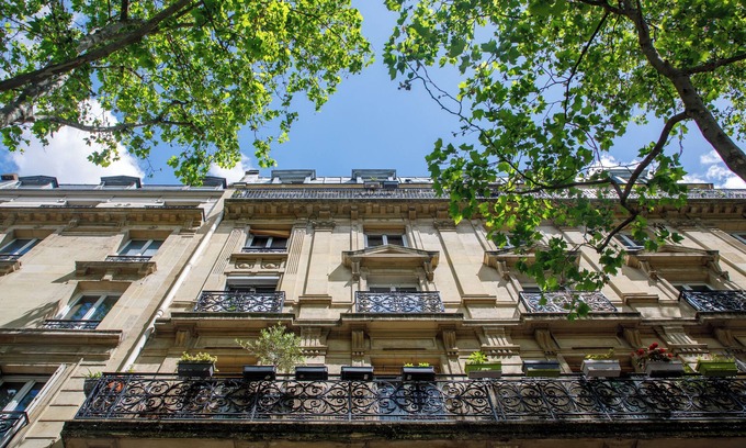 18th Arrondissement Apartment | Radiant 1BD Apartment—Clignancourt