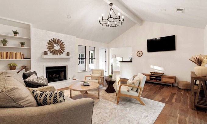 Round Rock House | Radiant & Refined | Stylish 4BR Home in Round Rock