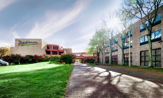 Gaffer District Hotel | Radisson Hotel Corning