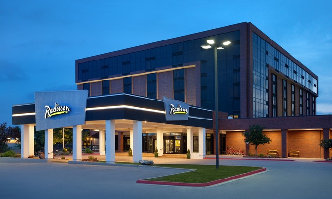 Heather Gardens Hotel | Radisson Hotel Denver-Aurora
