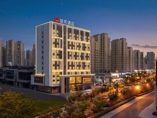 Shuimogou District Hotel | Radisson RED Urumqi International Convention and Exhibition Center