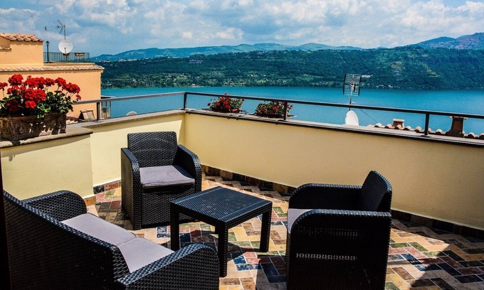 Castel Gandolfo Bed & Breakfast | Raffaello Suite at Atlantis Inn of Castel Gandolfo