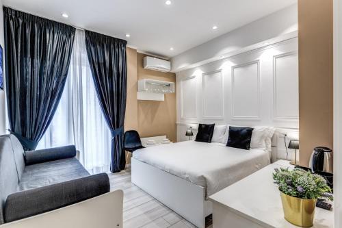 Naples City Centre House | RAGGIO DI SOLE - ATAROOMS Collection
