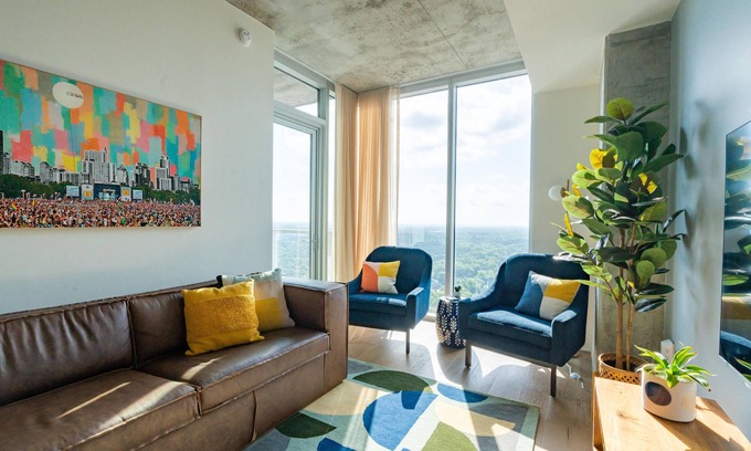 Travis Heights Condo | Rainey St Retreat/F1 Stay, Min to UT, Moody, 6th