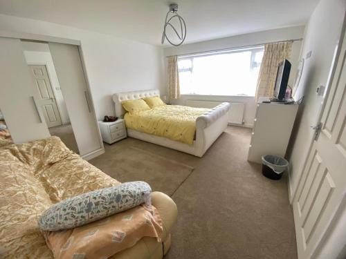 Sutton Coldfield Apartment | Raj Rentals Ensuite