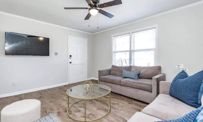 Southwest Raleigh House | Raleigh house w master suite close to everything