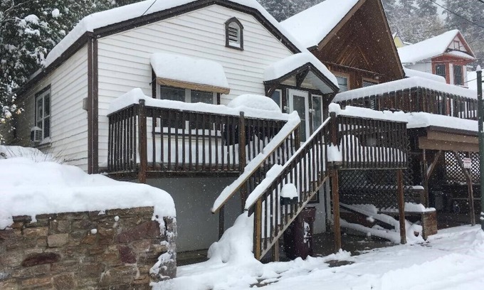 Deadwood House | Rally house just steps from the main street.