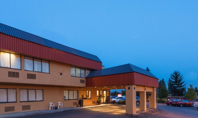 Coquitlam Hotel | Ramada by Wyndham Coquitlam