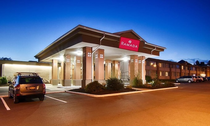 East Syracuse Hotel | Ramada by Wyndham East Syracuse Carrier Circle