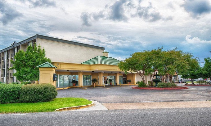 Metairie Hotel | Ramada by Wyndham Metairie New Orleans Airport