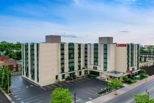 Niagara Falls Hotel | Ramada By Wyndham Niagara Falls near the Falls