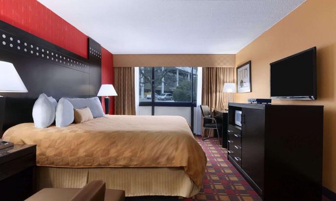 Rochelle Park Hotel | Ramada by Wyndham Rochelle Park Near Paramus