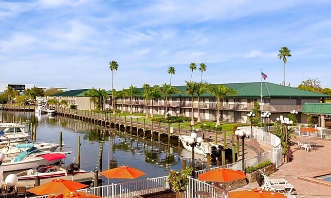 Whitfield Hotel | Ramada by Wyndham Sarasota Waterfront