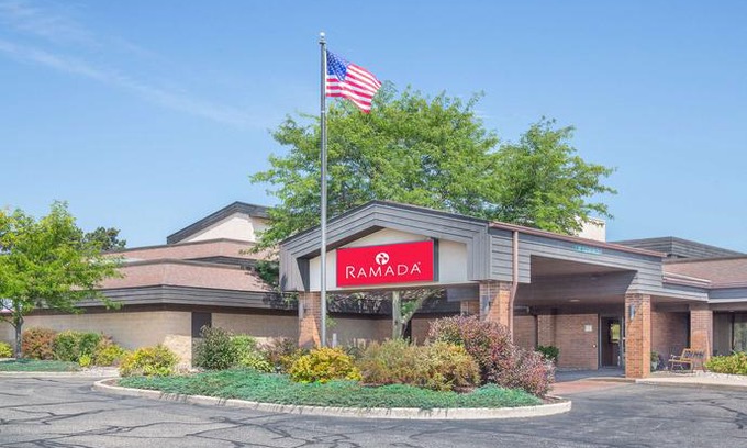 Waupaca Hotel | Ramada by Wyndham Waupaca