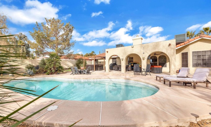 Enterprise House | Ranch style villa with pool and spa