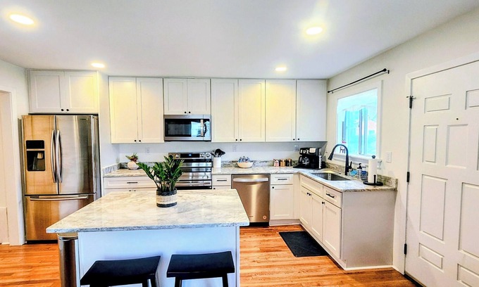 Richmond House | Randolph Retreat- Walk to VCU and Dining
