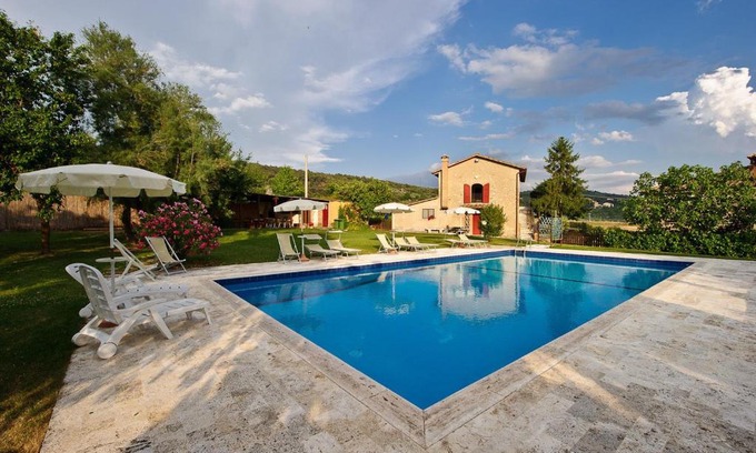 Serre di Rapolano Apartment | Rapolano Terme Apartment Sleeps 2 Pool WiFi