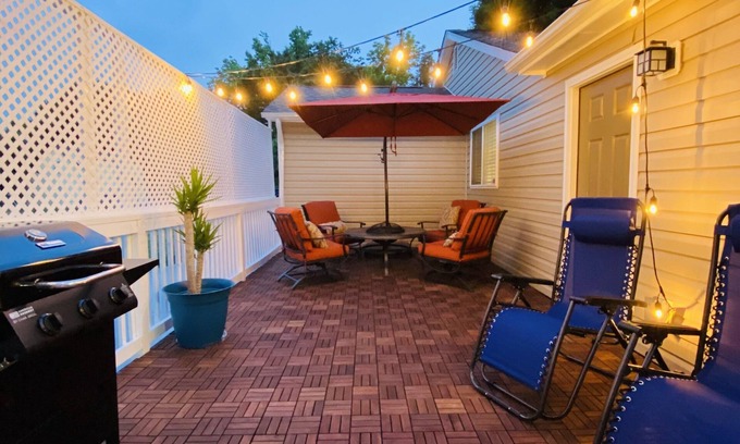 Charlotte House | Rare find! Home w/a deck, mins 2 Uptown