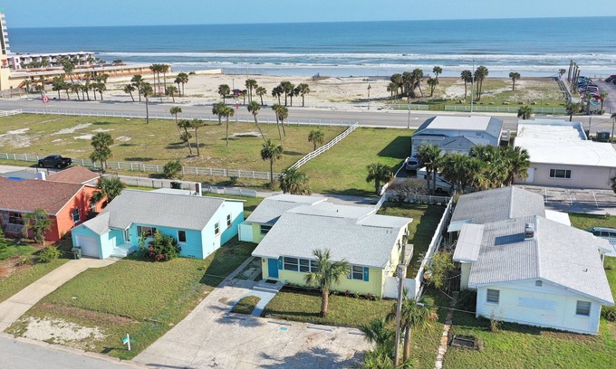 Schulte Park House | Rare Find, Inlaw suite, Oceanviews, Outside Dining, and Walk to Beach!