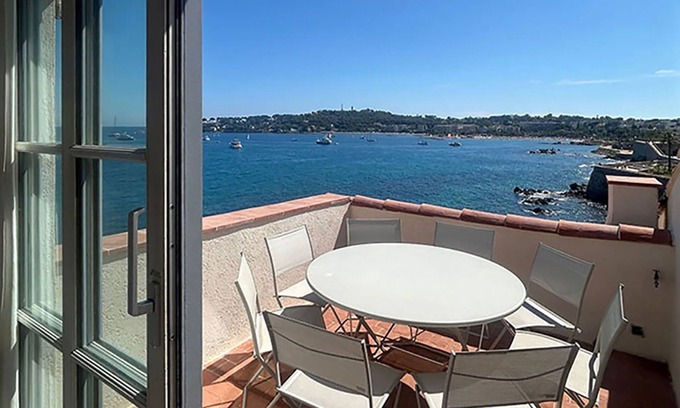 Antibes Old Town House | Rare seafront house in Antibesnfor 8 p with 5 bedrooms, 3 bathrooms & terrace