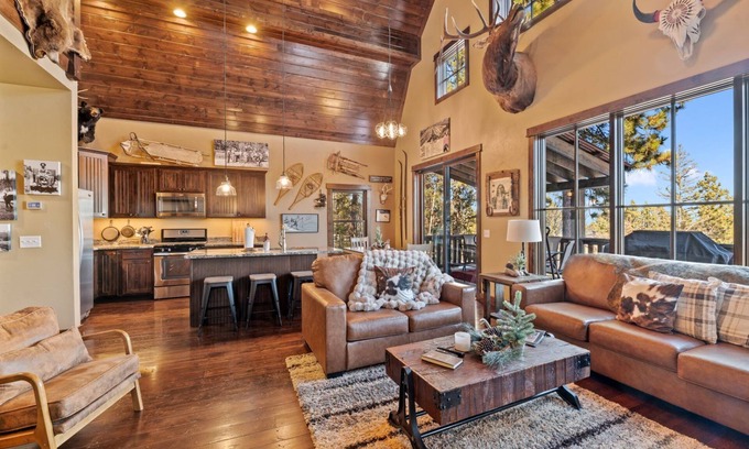 Deadwood Cabin | Raven`s Ridge-Access to Pool!