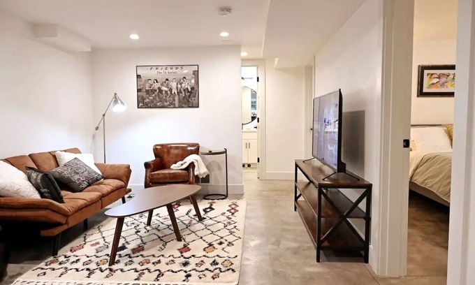 University District House | Ravenna Chic Escape/8 mins from UW/N Seattle by Zen Living