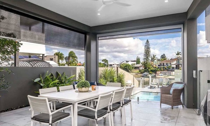 Broadbeach Waters House | Ray of Sunshine Summa
