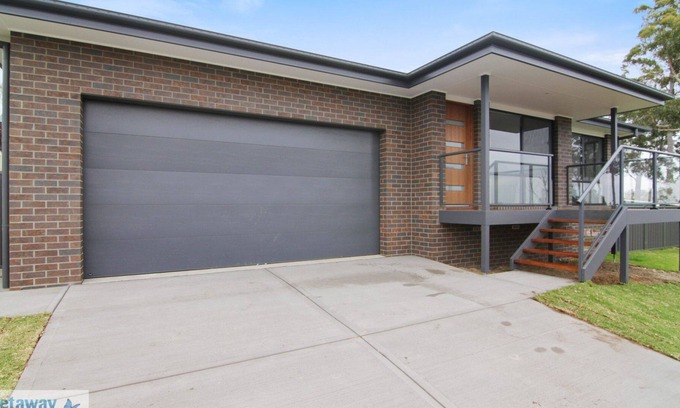 Tura Beach House | Rays on Elizabeth Parade - Pet friendly home in Tura Beach!