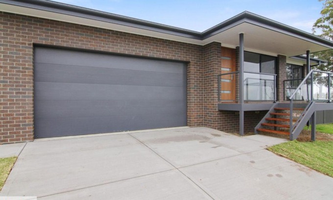 Tura Beach House | Rays on Elizabeth Parade