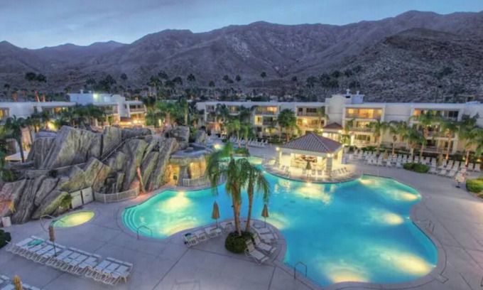 Canyon Corridor Condo | RE-IMAGINE PALM SPRINGS! Jr Villa for 4! MEGA POOL