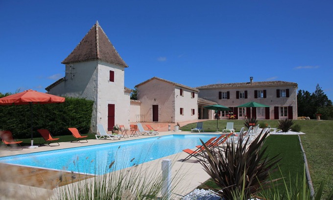 Roquecor Villa | Real estate complex comprising an elegant new stone property in the Quercin.n