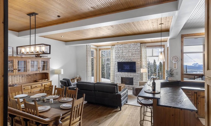 Big White Ski Resort House | Real Ski-In-Out within 5 minutes from the village and great views