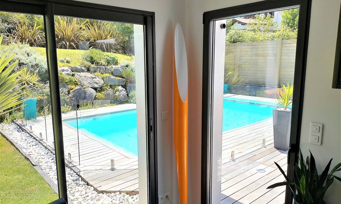 Bayonne House | recent modern house quiet area heated swimming pool near beach (8km)