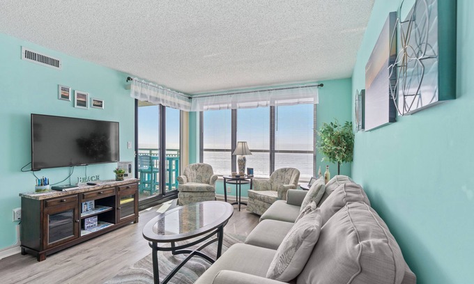 Ocean Drive Condo | Recently Renovated Oceanfront Condo + Free Attraction Tickets!