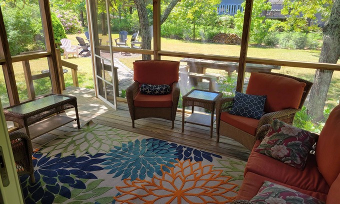 Eastham House | Recently Renovated Cape Close To Boat Meadow Beach And Great Pond.