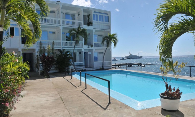 Castle Comfort Hotel | Recently renovated Poolfront hotel close to Roseau