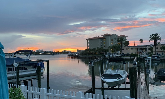 Island Estate Cottage | Recently Updated 2bedroom with water views a short walk to Clearwater Beach!