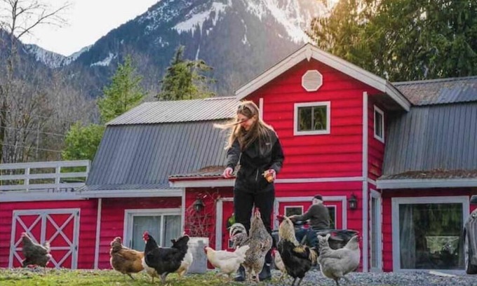 Squamish House | Red Barn.